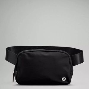 NWT Lululemon Everywhere Belt Bag in Black
